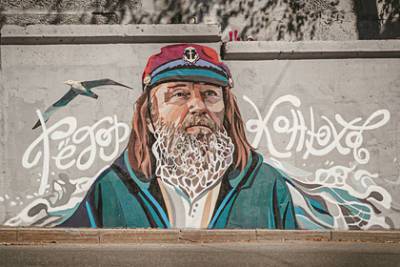 Федор Конюхов - Жители Владивостока нарисовали граффити с Федором Конюховым - lenta.ru - Приморье край - Владивосток