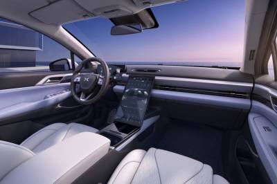 Опередил Tesla и Volvo: китайцы показали первый в мире электромобиль с лазерным автопилотом