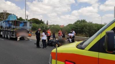 Тяжелая авария возле Хадеры: грузовик сбил насмерть 19-летнего мотоциклиста