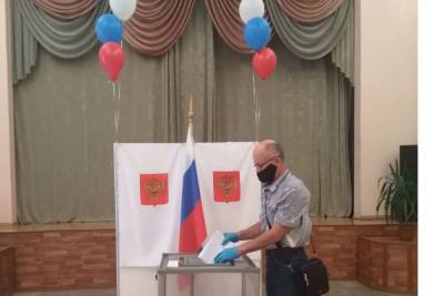 Житель Ленобласти с помощью «Мобильного избирателя» проголосовал в Байконуре