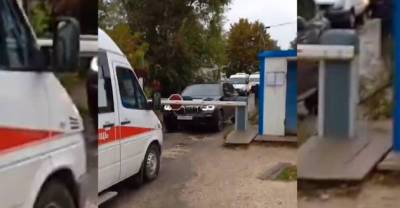 Во Владимирской области автохам на BMW перекрыл выезд для 10 карет скорой помощи