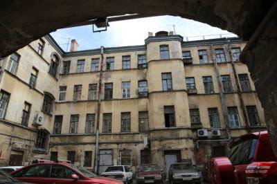 В центре Петербурга обрушился балкон