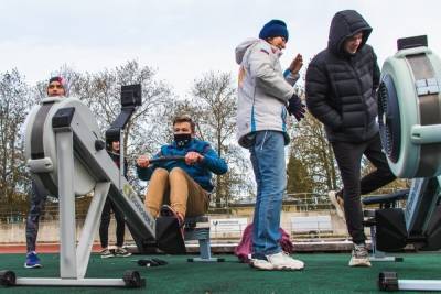 Первокурсники ринулись в спортклуб НовГУ после экскурсии на стадион «Волна»