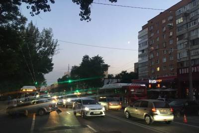 В Ростове водитель БМВ устроил массовое ДТП с автобусом