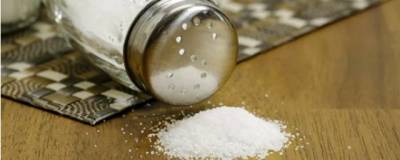 Врач Мясников рекомендует россиянам ежедневно потреблять не более пяти граммов соли