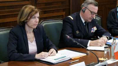 Министр обороны Франции исключила необходимость выхода из НАТО после инцидента с подлодками