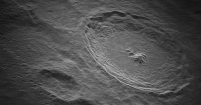 В мельчайших деталях. Астрономам удалось сделать самый четкий снимок поверхности Луны (фото)