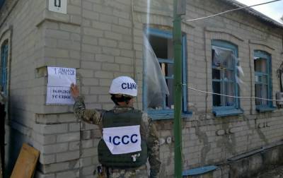 Боевики второй раз за день обстреляли населенный пункт на Донбассе: пострадали дома жителей