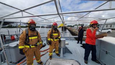 Украинский экипаж впервые тренировался в США тушить пожар на патрульном катере Айленд