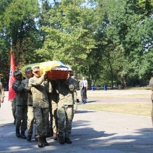 В Запорожье попрощались с бойцом, погибшим на Донбассе. Фото