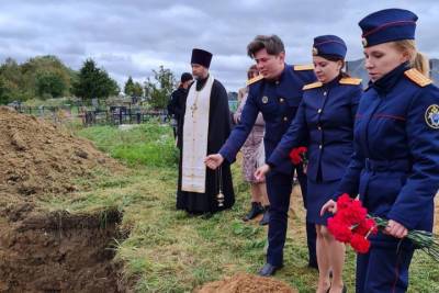 Останки погибших в годы ВОВ мирных жителей похоронили в Ломоносовском районе