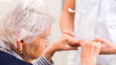 Ученые: Развитие болезни Альцгеймера могут вызвать нарушения в работе печени