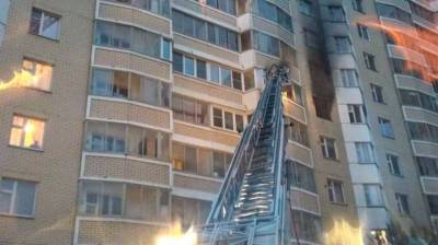 Появились фотографии с места пожара в квартире на юге Москвы