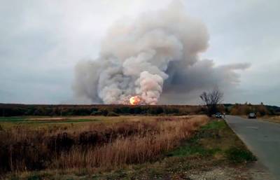 В Ясиноватой взрывается склад боеприпасов