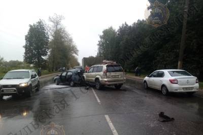 В Новомосковске водитель Toyota Land Cruiser спровоцировал тройное ДТП