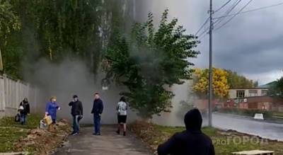 В Чебоксарах произошла авария: фонтан воды бьет из земли