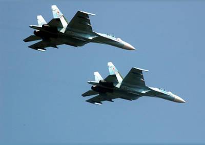 США поздравили свои ВВС открыткой с российскими истребителями
