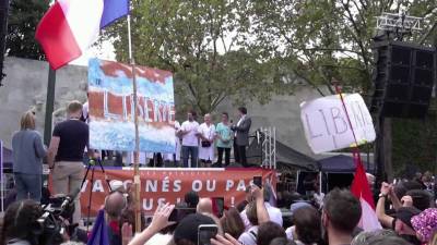 В Мельбурне сотни людей протестовали из-за усиления антиковидных мер