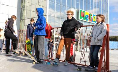 В МЕГЕ Теплый Стан открылась новая молодежная площадка: скейт-парк под открытым небом