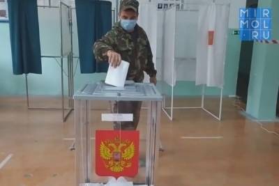 Росгвардейцы Кизляра проголосовали на одном из избирательных участков