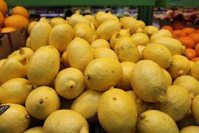 Токсиколог предупредил об опасности злоупотребления лимонов при ОРВИ