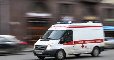 Тела двух мужчин и женщину без сознания нашли возле магазина в Москве