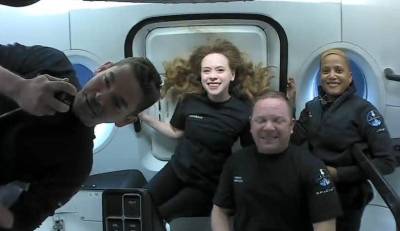 SpaceX Маска о полете на орбиту: «Экипаж здоров и счастлив»