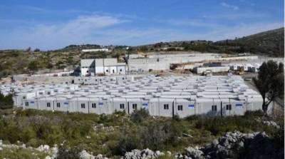 На греческом острове Самос начал работу закрытый лагерь для беженцев