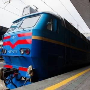 Из-за провала на железной дороге в Черновицкой области изменится движение поездов