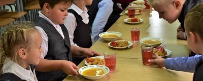 Дмитрий Шиловских прокомментировал жалобы свердловских школьников на еду в столовых