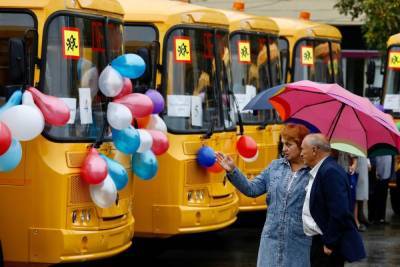 В 11 округов Ставрополья направили более 20 школьных автобусов