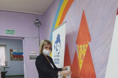 Ольга Слюсарева проголосовала на избирательном участке в с. Архангельское