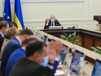 Сколько получают украинские министры: рейтинг зарплат
