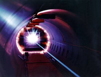 Ученые смогли превратить лазерные лучи в жидкость для суперкомпьютеров и мира