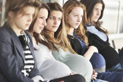 С начала 2021 года 156 несовершеннолетних жительниц Новосибирской области стали мамами