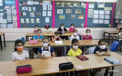 В Израиле школьников обязали сдавать COVID-тесты
