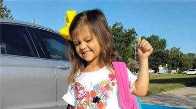 4-летняя девочка в считанные часы умерла от COVID-19, заразившись от мамы-антивакцинатора