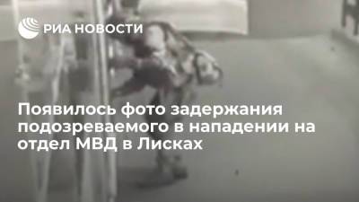 Появилось фото с места задержания подозреваемого в атаке на отдел полиции под Воронежем