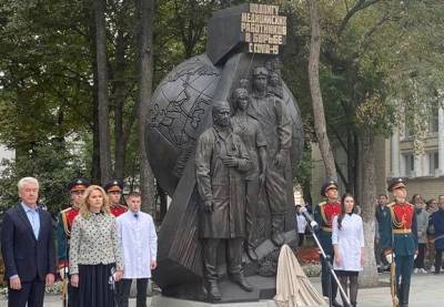 В Москве открыли памятник борцам с COVID-19
