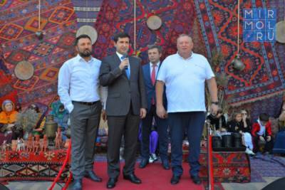 Батыр Эмеев принял участие в открытии супермаркета «Зелёное яблоко» в Каспийске