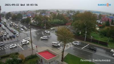 Два ДТП на мокром месте сняла камера в Южно-Сахалинске