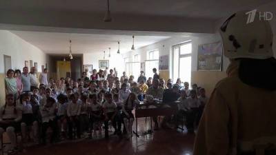 Российские военнослужащие провели в школах Нагорного Карабаха уроки безопасности