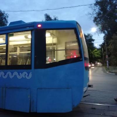 Ребенок разбил камнем стекло нижегородского трамвая