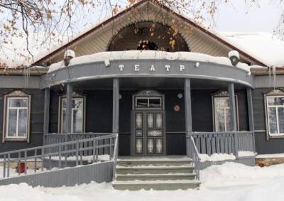 В сибирском таежном театре уволили режиссера из-за сбора средств на туалет
