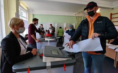 Леноблизбирком проводит проверку сообщения об избирательнице, которая увидела себя в списке проголосовавших