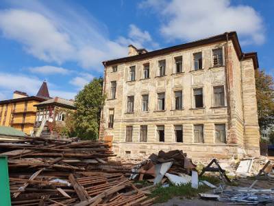 В Гатчине полным ходом идет ремонт школы №4