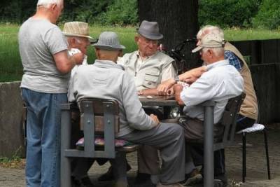 Российским пенсионерам посоветовали копить на старость