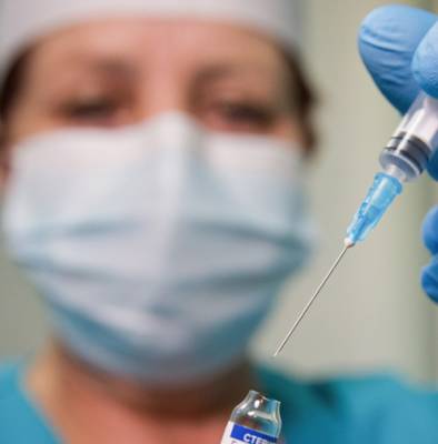 В Минздраве утвердят перечень профессий, представители которых должны будут пройти обязательную вакцинацию от COVID-19