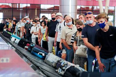 Россияне бросились скупать билеты за границу в бархатный сезон