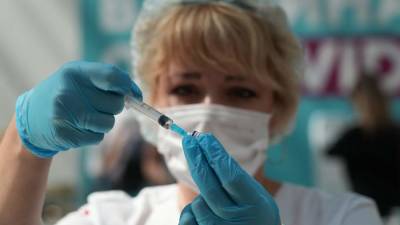 Попова отметила успехи России в вакцинации населения